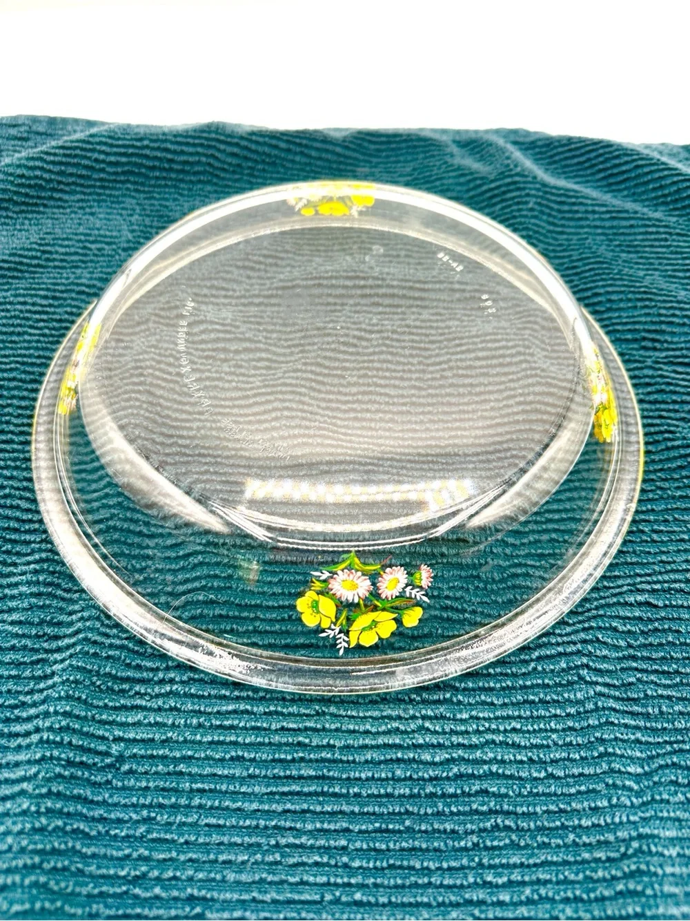 RARE Pyrex IWAKI 8/8.5” Pie Plate with Yellow Flowers. 1970s